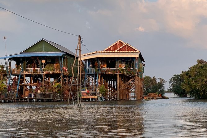 Private Tour to Kompong Phluk Off Beaten Track - Returning to land and visiting Wat Thmey