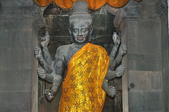 Private Tuk Tuk Tour to Angkor Wat and Small Circle with Two Extras - A full day built around Angkor Wat