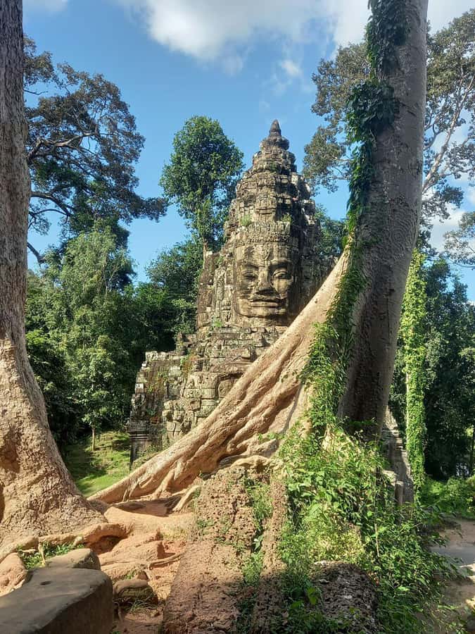 Shared day tour with Spanish-speaking guide at Angkor Temple. - Key points about this Angkor temple tour