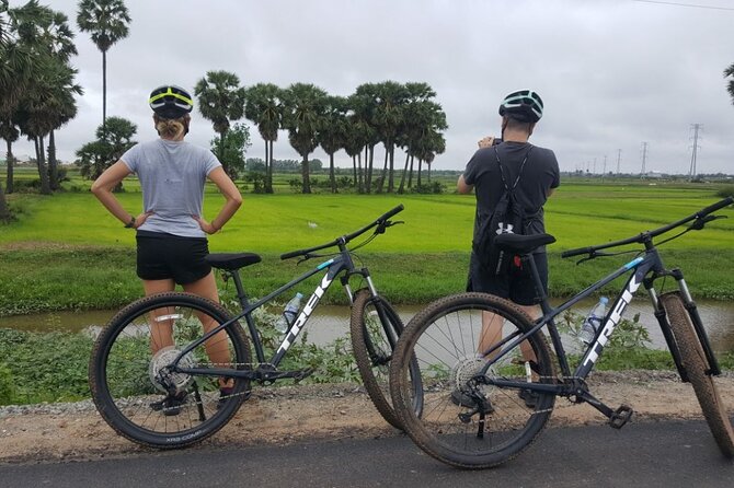 Short Cycling at Countryside - Meeting village life beside the road