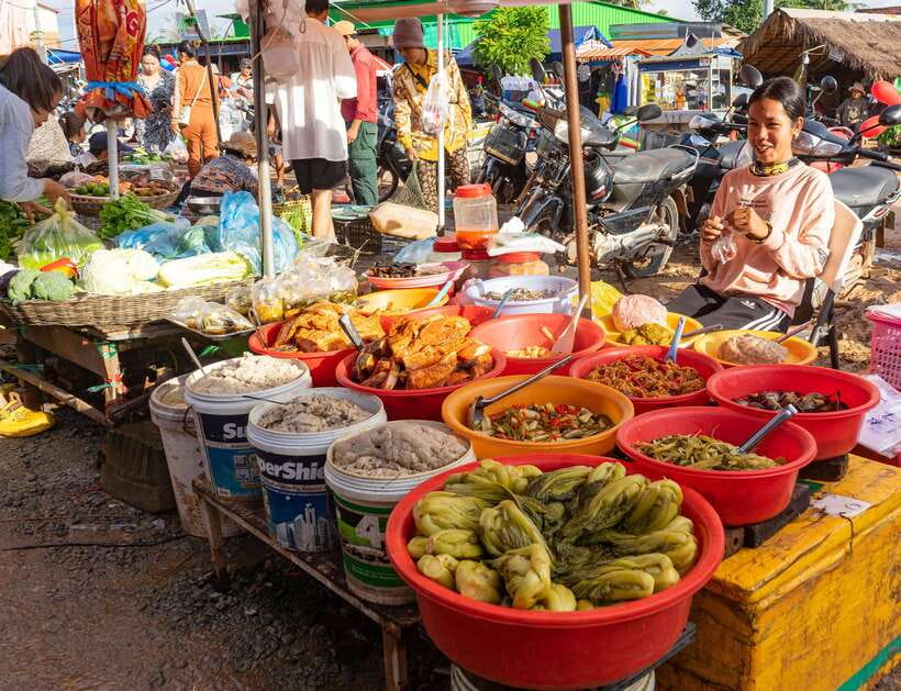 Siem Reap: Afternoon Cooking Class & Village Tour - Sitting down to eat what you prepared