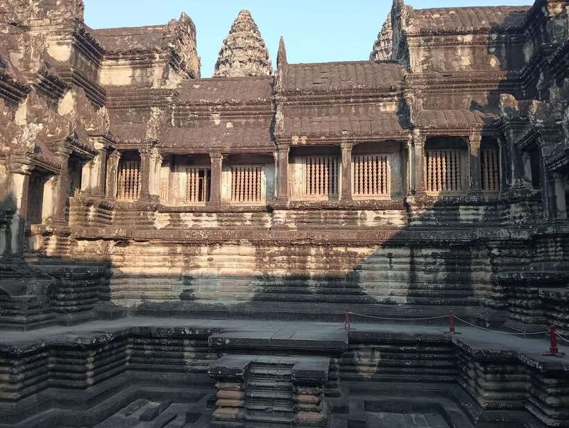 Siem Reap: Angkor Full-Day Group Tour with Japanese Guide - Baphuon, terraces, and the Victory Gate