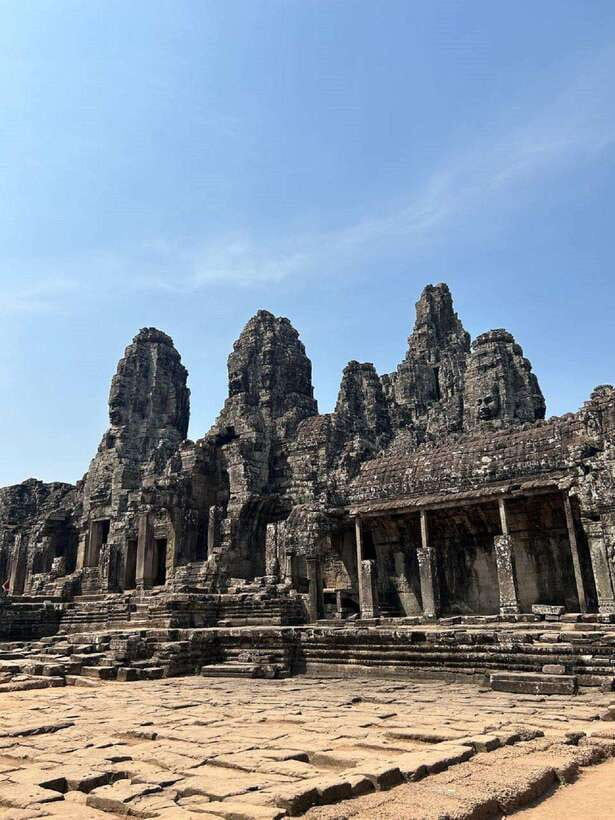 Siem Reap: Angkor Full-Day Group Tour with Japanese Guide - Lunch at Srah Srang is a practical pause