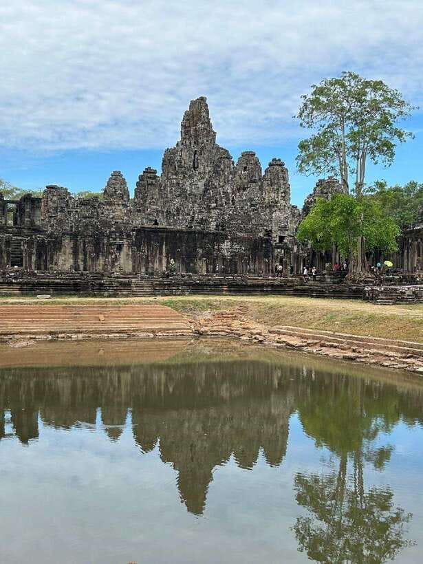 Siem Reap: Angkor Full-Day Group Tour with Japanese Guide - Angkor Wat deserves the final two hours