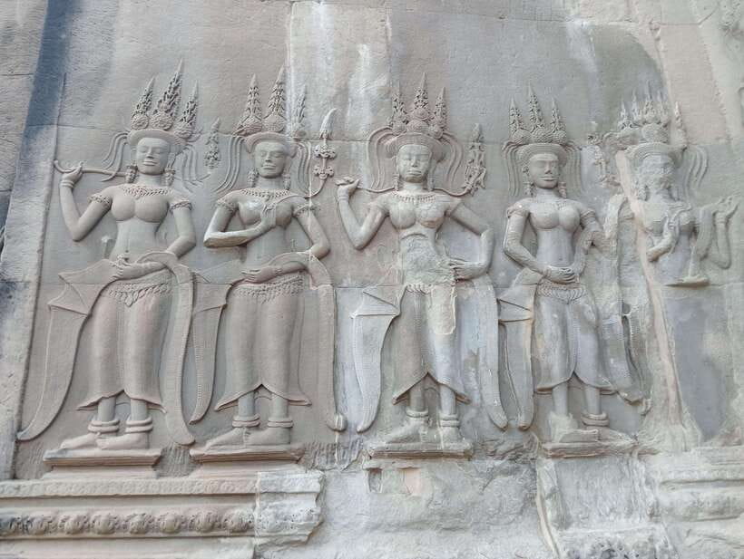 Siem Reap: Angkor Full-Day Group Tour with Japanese Guide - Sunrise changes the shape of the day