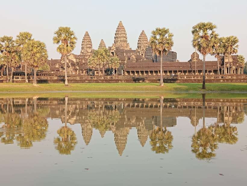 Siem Reap: Angkor Full-Day Group Tour with Japanese Guide - Angkor Thom begins with giant stone faces