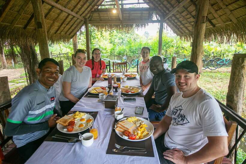 Siem Reap: Angkor Sunrise 2 Days Guided Bike Tour - Angkor Thom, Bayon, Preah Khan, and Ta Prohm