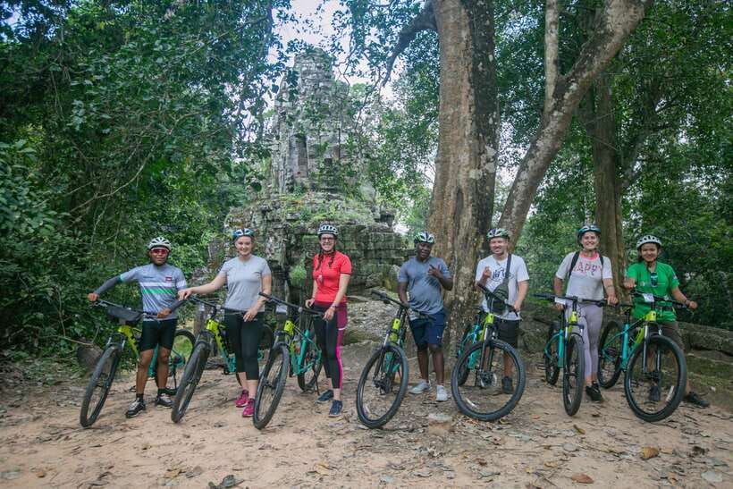 Siem Reap: Angkor Sunrise 2 Days Guided Bike Tour - A Cambodian lunch after the monuments