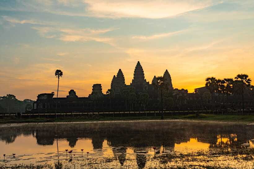 Siem Reap: Angkor Sunrise 2 Days Guided Bike Tour - Day two: rice fields, farms, and village roads