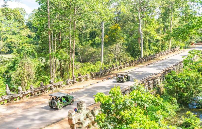 Siem Reap: Angkor Sunrise Jeep Tour / SUV Car Available - Bayon and the great gates of Angkor Thom