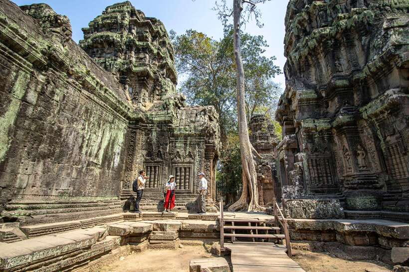 Siem Reap: Angkor Sunrise Private Tour - World Heritage Site - Entering Angkor Thom and meeting Bayon
