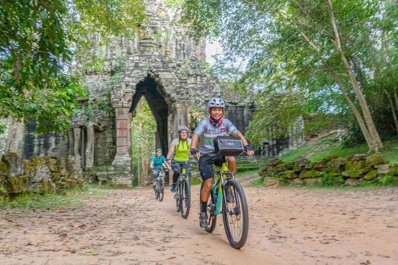 Siem Reap: Angkor Sunset Bike & Boat Tour /E-Bike Available - Why the bike route gives you a better feel for Angkor