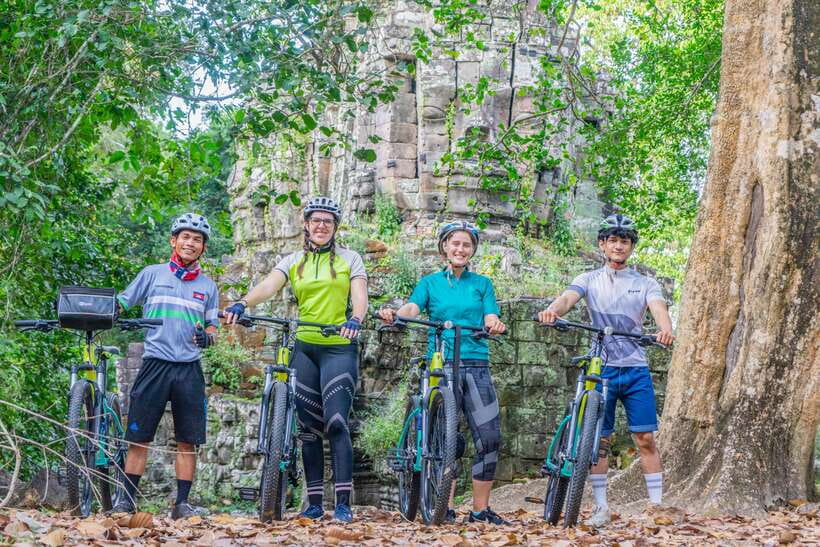 Siem Reap: Angkor Sunset Bike & Boat Tour /E-Bike Available - Guides who shape the day