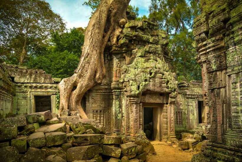 Siem Reap: Angkor Wat 2-Day Tour with Sunrise and Sunset - East Mebon and Pre Rup explain old Khmer design