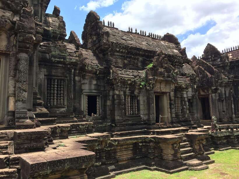 Siem Reap: Angkor Wat, Angkor Thom, and Banteay Srei Tour - Banteay Samre or a local stop on the way back
