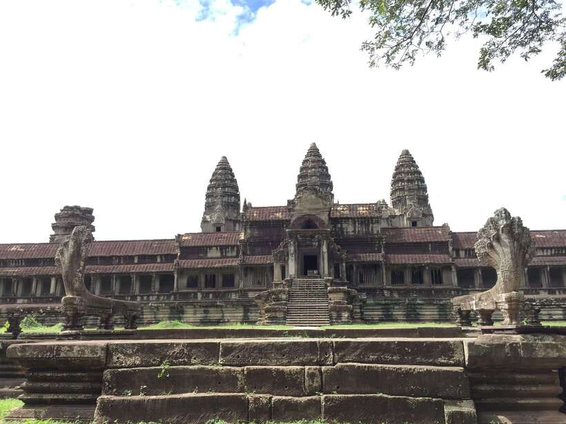 Siem Reap: Angkor Wat Half-Day Trip with Local Guide - The first view across the lotus pond