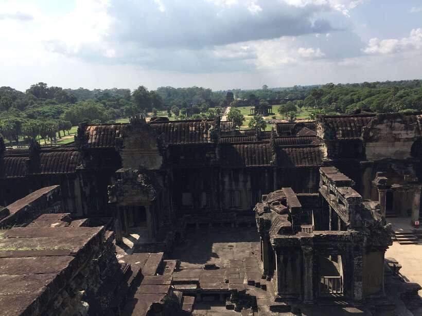 Siem Reap: Angkor Wat Half-Day Trip with Local Guide - What the guide adds to the experience