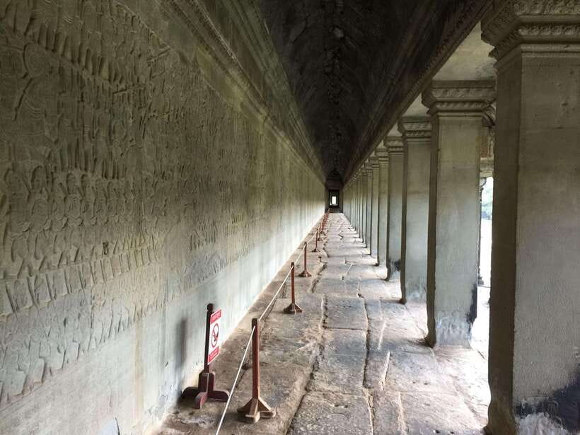Siem Reap: Angkor Wat Half-Day Trip with Local Guide - From Siem Reap to the temple grounds