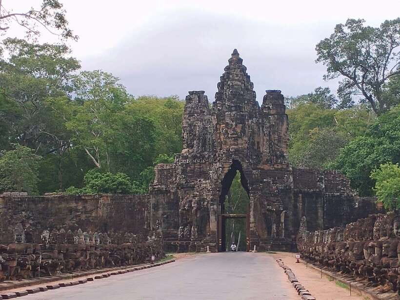 Siem Reap: Angkor Wat Private Tour by Tuk Tuk - Ta Prohm and the trees over the stones