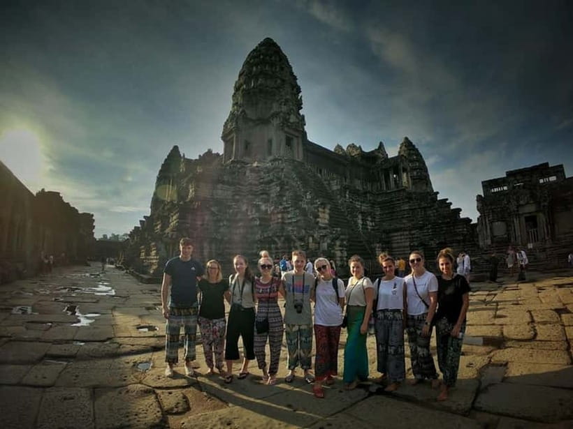 Siem Reap: Angkor Wat Private Tour with Sunrise - Clothes, heat, and practical preparation