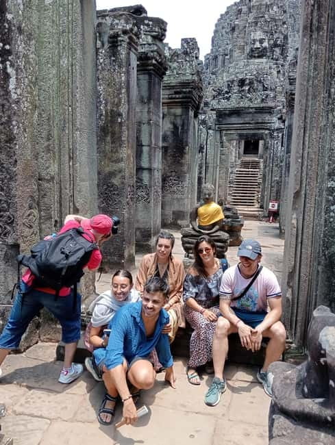 Siem Reap: Angkor Wat Small-Group Day Tour - Lunch beside Srah Srang