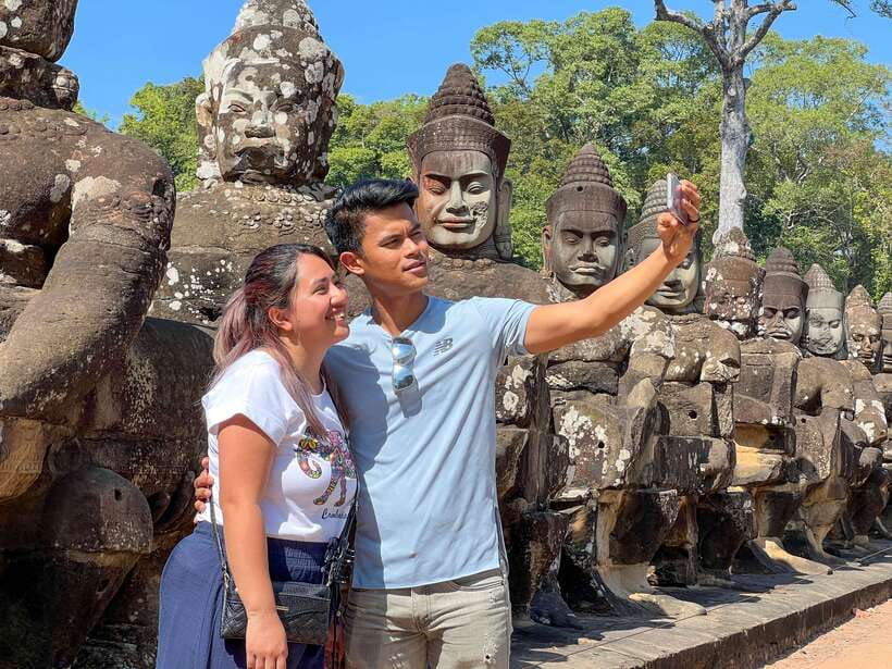 Siem Reap: Angkor Wat Small-Group Day Tour and Sunset - Phnom Bakheng and the sunset finish
