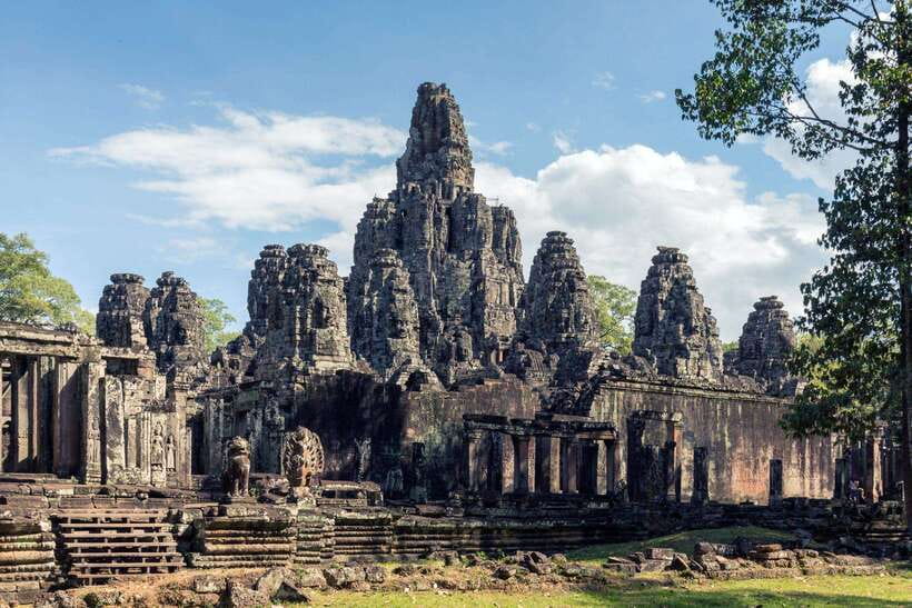 Siem Reap: Angkor Wat Small-Group Full Day Tour and Sunset - A long day through the Angkor complex