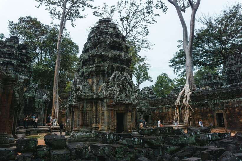 Siem Reap: Angkor Wat Small-Group Full Day Tour and Sunset - A local pause at Phum Preah Dak
