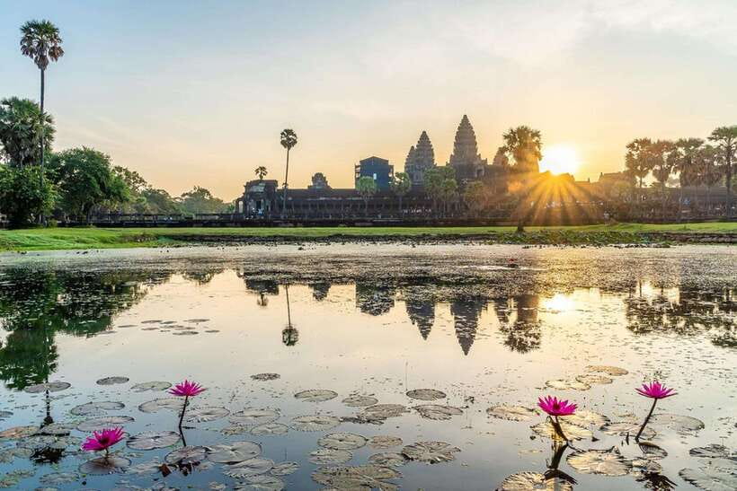 Siem Reap: Angkor Wat: Small-Group Sunrise or Sunset Tour - Shared group or private tour?