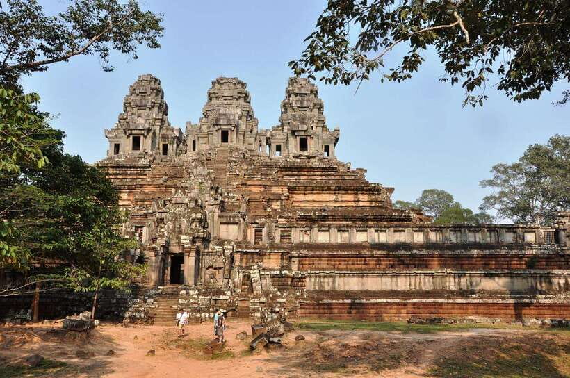 Siem Reap: Angkor Wat: Small-Group Sunrise or Sunset Tour - What to bring for the temple circuit