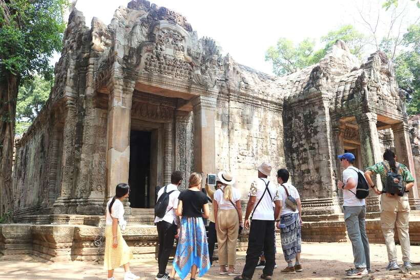 Siem Reap: Angkor Wat: Small-Group Sunrise Tour - Angkor Thom and Bayon’s 200-plus faces