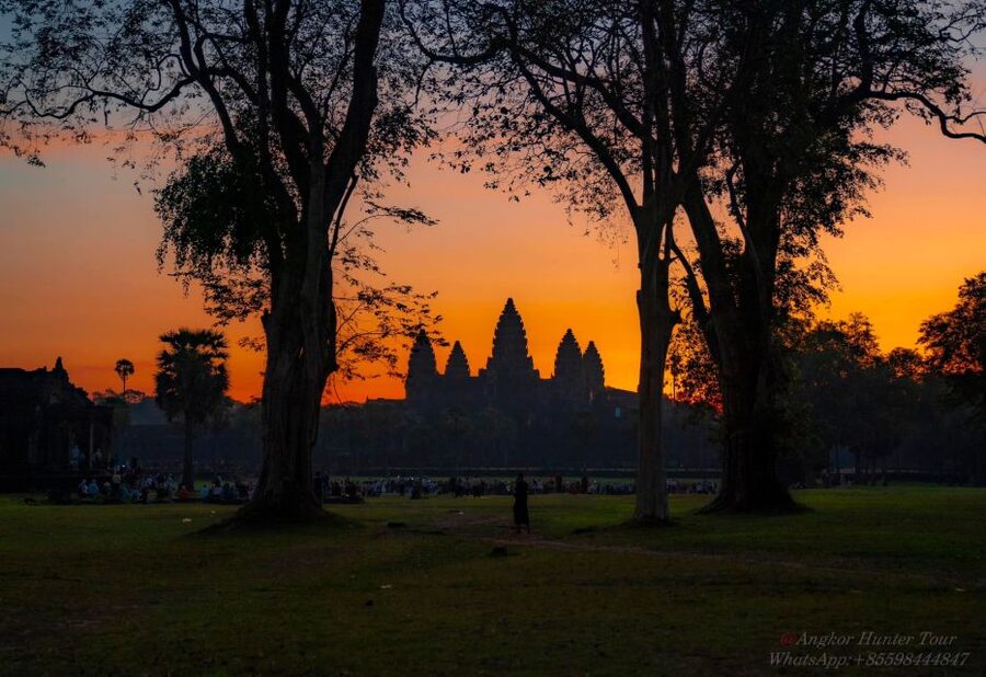 Siem Reap: Angkor Wat: Small-Group Sunrise Tour - The van, pickup, and pace