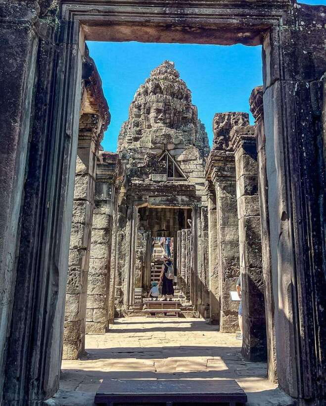 Siem Reap: Angkor Wat Small Group Tour with Spanish Guide - Banteay Srei and the finest small carvings