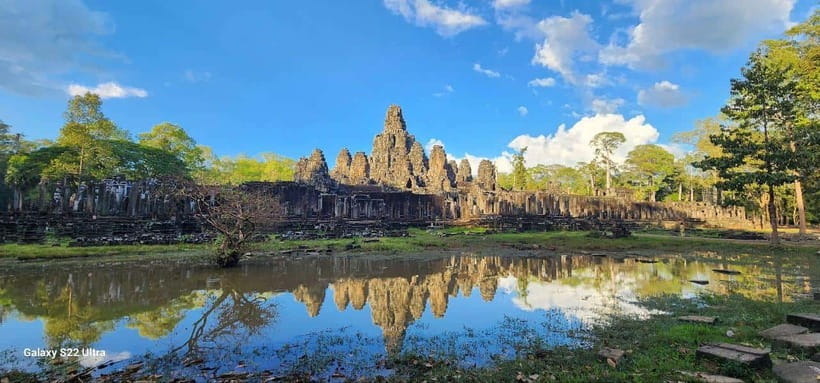 Siem Reap: Angkor Wat Small Group Tour with Spanish Guide - Bayon’s quiet stone faces