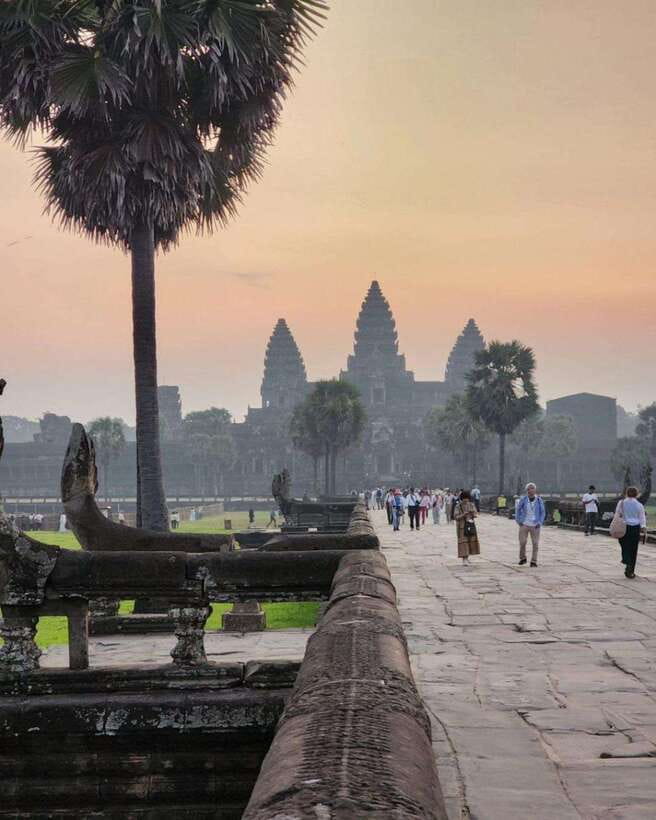 Siem Reap: Angkor Wat Small Group Tour with Spanish Guide - Lunch near Srah Srang