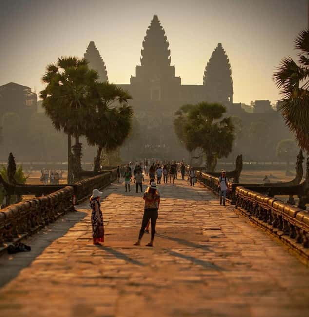 Siem Reap: Angkor Wat Small Group Tour with Spanish Guide - The morning pickup and choosing your ride