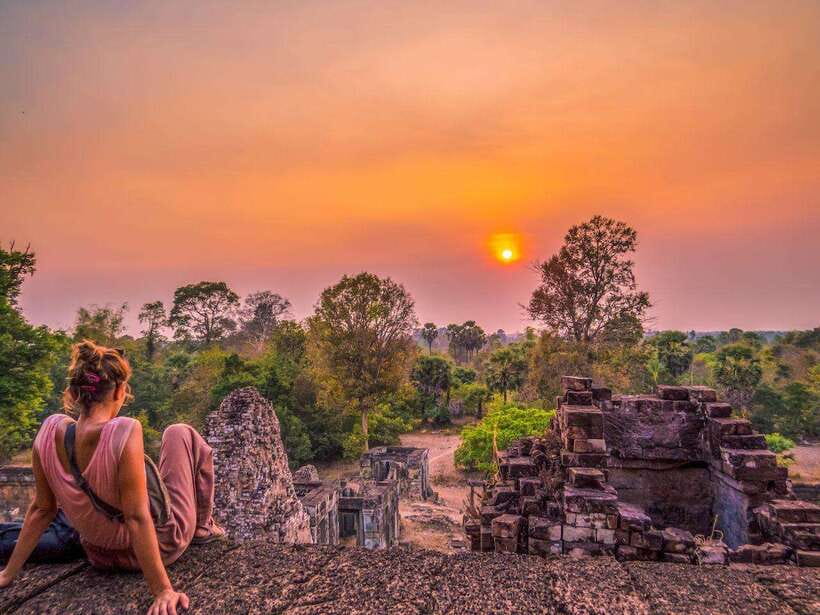 Siem Reap: Angkor Wat: Small-Group with Sunset Tour - The long approach to Angkor Wat