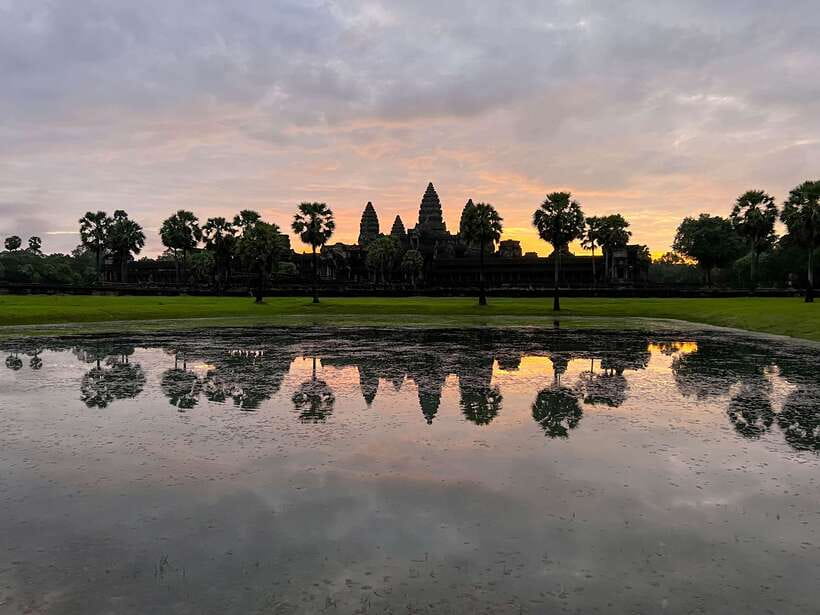 Siem Reap: Angkor Wat Sunrise and Market Tour by Jeep - Why the sunrise start is worth the lost sleep