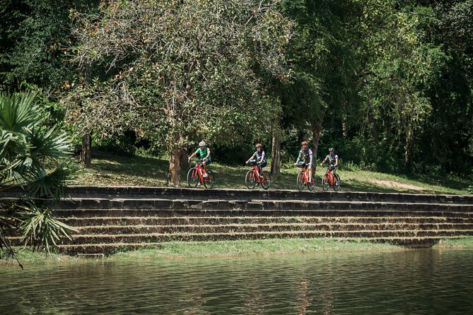 Siem Reap: Angkor Wat Sunrise Bike Tour & Jungle Breakfast - Bayon and the faces of Angkor Thom