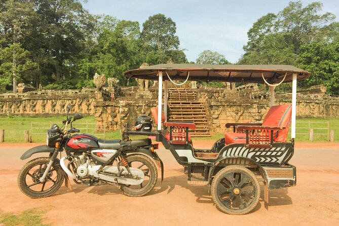 Siem Reap: Angkor Wat Sunrise & Explore Angkor Temples With Guide - Ta Prohm and the Tomb Raider effect