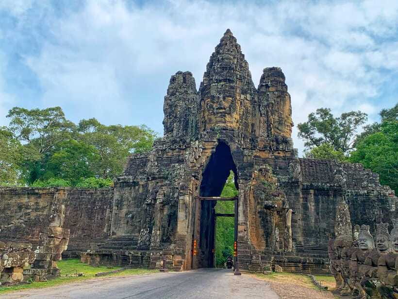 Siem Reap: Angkor Wat Sunrise for Group or Private Tours - Hotel pickup and the shape of the day