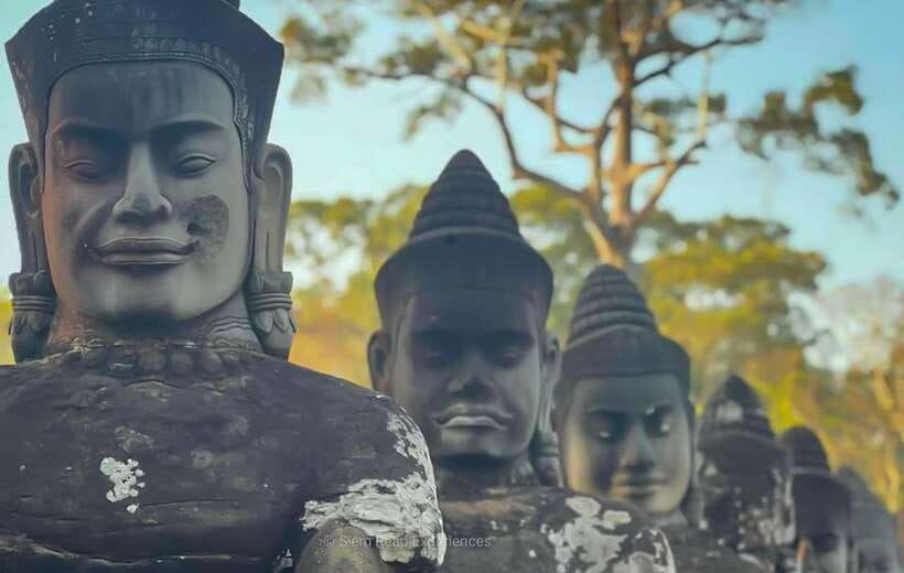 Siem Reap: Angkor Wat Sunrise or Sunset Guided Tour - Bayon and its famous smiling faces