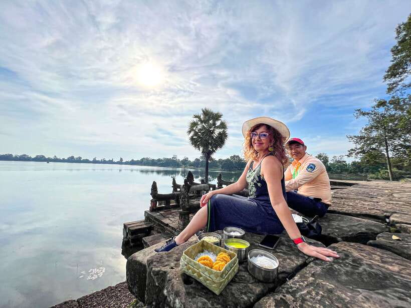 Siem Reap: Angkor Wat Sunrise Tour via Tuk Tuk & Breakfast - Bayon’s stone faces and the Victory Gate