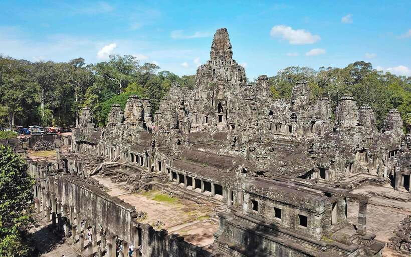 Siem Reap: Angkor Wat Sunrise Tour With Small Group - Tonle Om Gate and the road into Angkor Thom