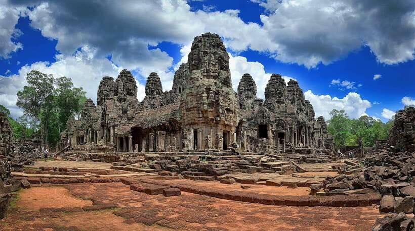 Siem Reap: Angkor Wat Sunrise Tour With Small Group - The guide adds meaning to the carvings