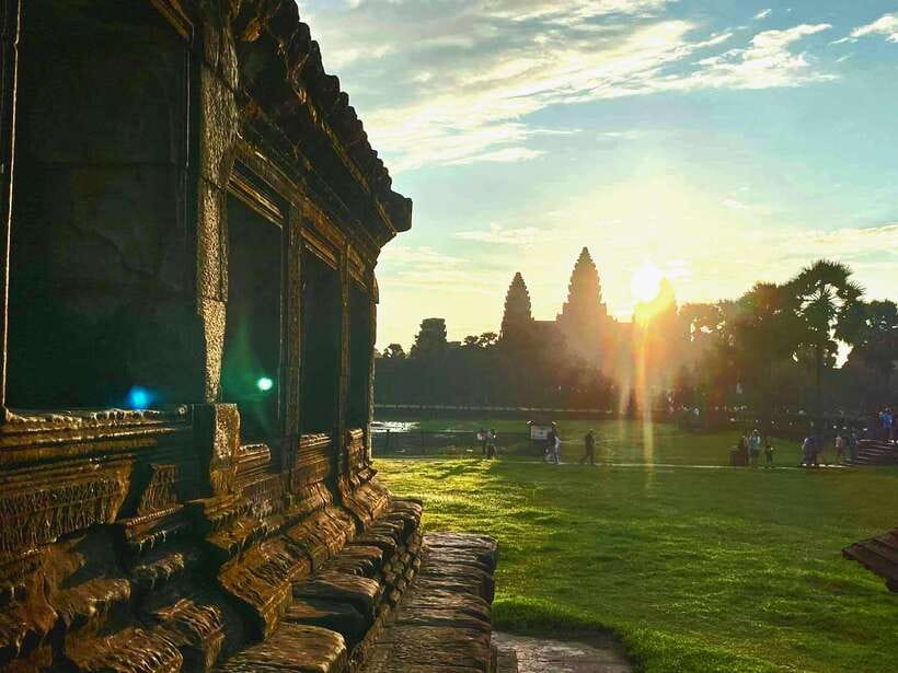 Siem Reap: Angkor Wat Sunrise Tour With Small Group - Angkor Wat gives you the grand opening