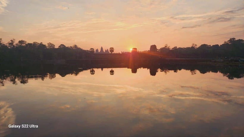 Siem Reap: Angkor Wat Sunrise Tour with Spanish Guide - Spanish guidance and the human side of the tour