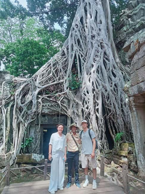 Siem Reap: Angkor Wat Tour with French-Speaking Guide - Sunrise, clothing, and the practical details