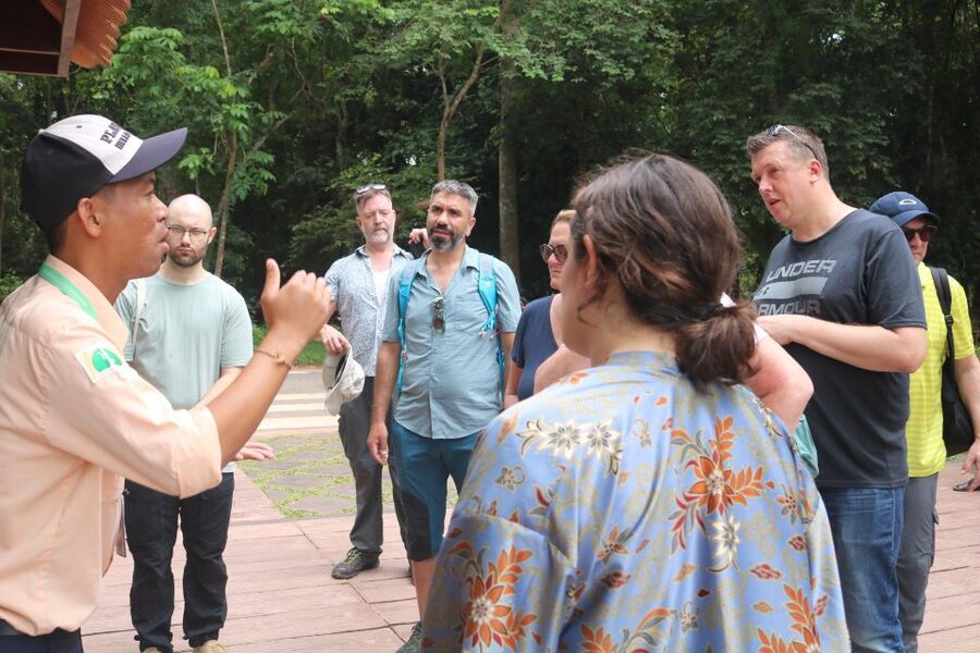Siem Reap: Angkor Wat with German or English Guided Tour - Srah Srang: a useful pause in the middle