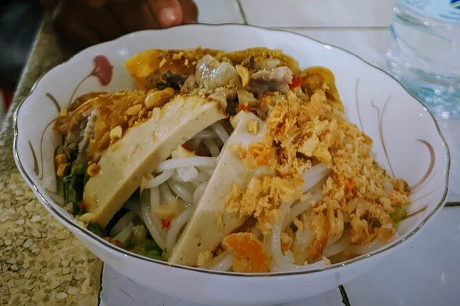 Siem Reap Authentic Breakfast and Market Tour - Yey Tep Shrine and handmade noodles